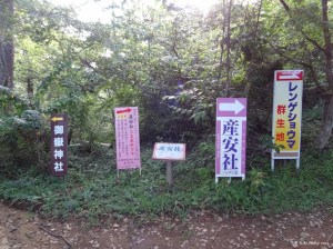 Ma vie dépendant du choix que je ferai en fonction de ces panneaux à la montagne, j'ai fini par tirer à pile-ou-face.